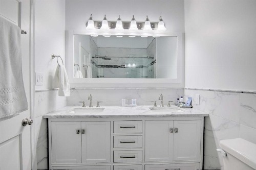 Newly Updated Condo with Beautiful Views and Location! - image 7