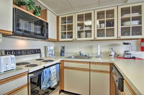 Ocean City Condo with Balcony - Walk to Beach! - image 6