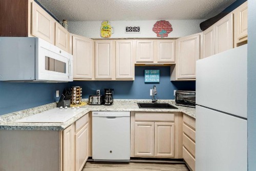 Ocean City Condo with Balcony - Walk to Beach! - image 3