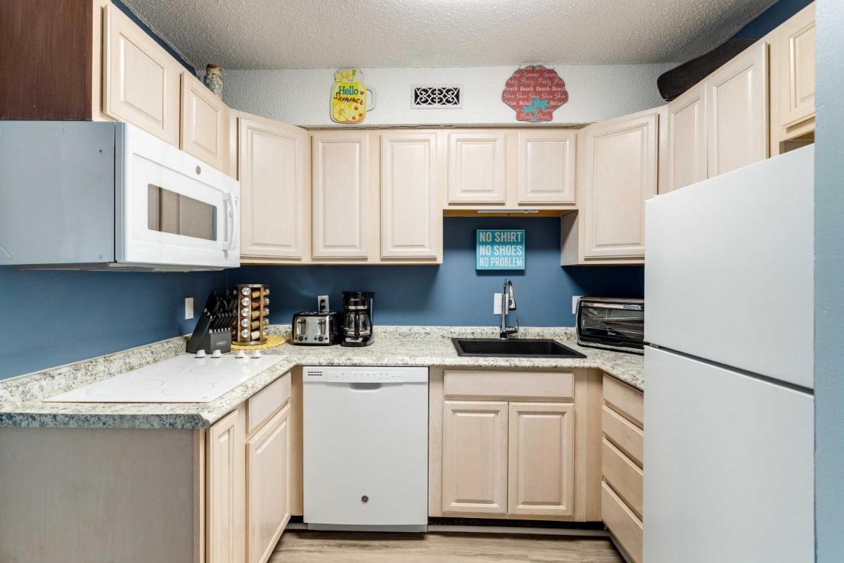 Ocean City Condo with Balcony - Walk to Beach! - image 3