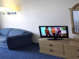 Coastal Palms Inn and Suites - image 2