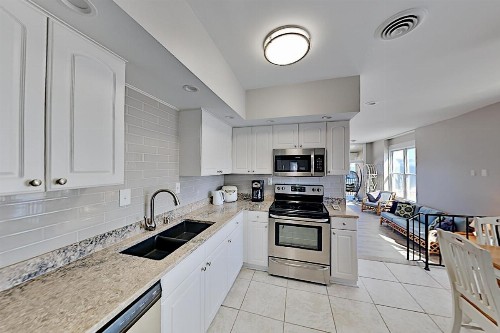 Renovated Beachfront Penthouse - Steps to Sand condo - image 10
