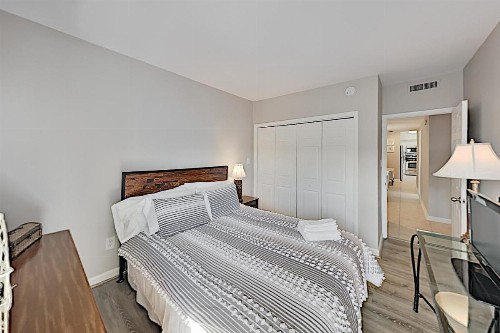Renovated Beachfront Penthouse - Steps to Sand condo - image 11