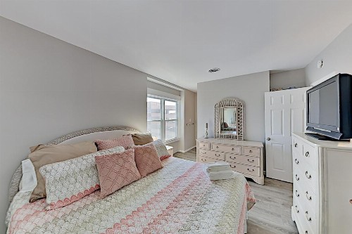 Renovated Beachfront Penthouse - Steps to Sand condo - image 9