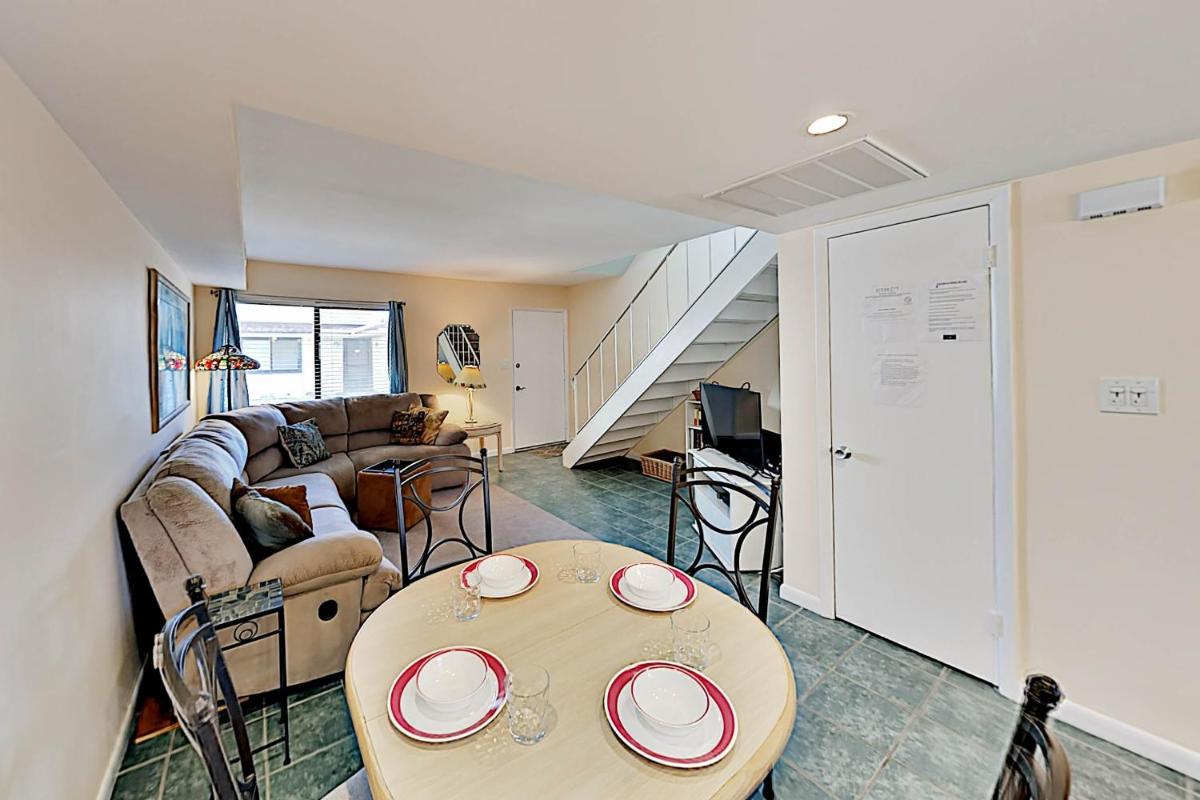Updated Beach Club Condo - Pool - Walk to Beach condo - image 6