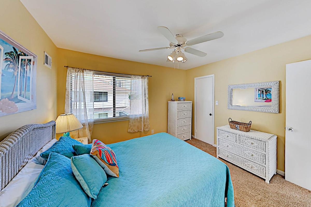 Updated Beach Club Condo - Pool - Walk to Beach condo - image 7