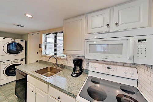 Updated Beach Club Condo - Pool - Walk to Beach condo - image 9