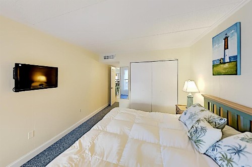 Ocean-Front Tidewater Condo - Beach Boardwalk condo - image 11