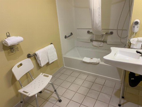 Days Inn by Wyndham Ocean Shores - image 28