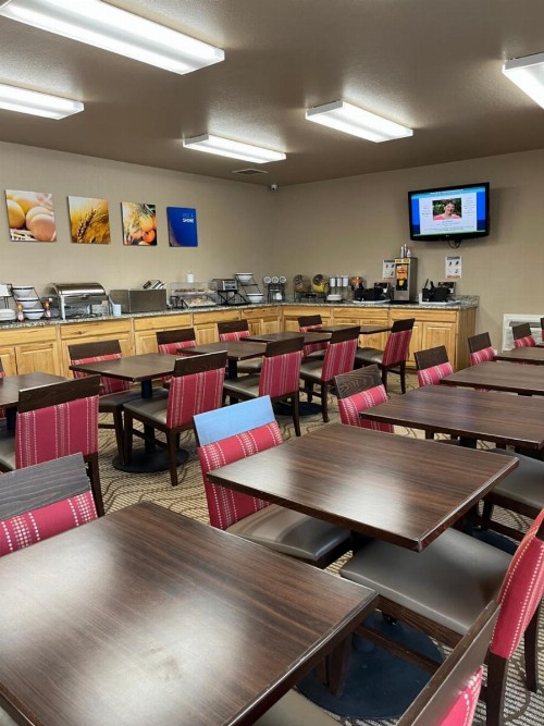 Comfort Inn & Suites Ocean Shores - image 10