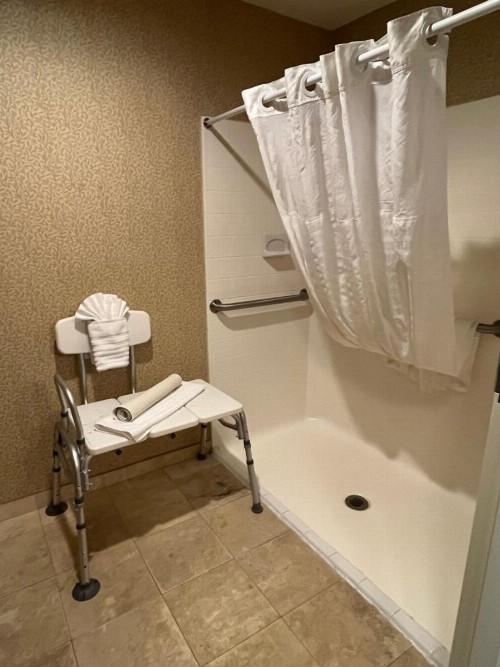 Comfort Inn & Suites Ocean Shores - image 18