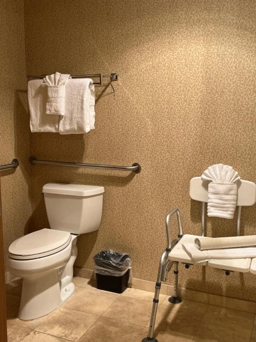 Comfort Inn & Suites Ocean Shores - image 22