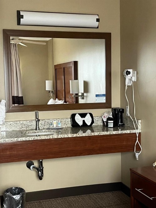 Comfort Inn & Suites Ocean Shores - image 31