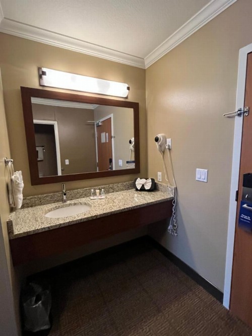 Comfort Inn & Suites Ocean Shores - image 4