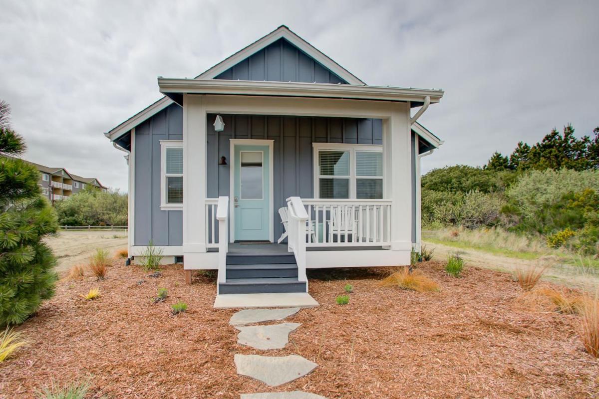 Sand Castle Cottage - Oyhut Bay Seaside Village - main image