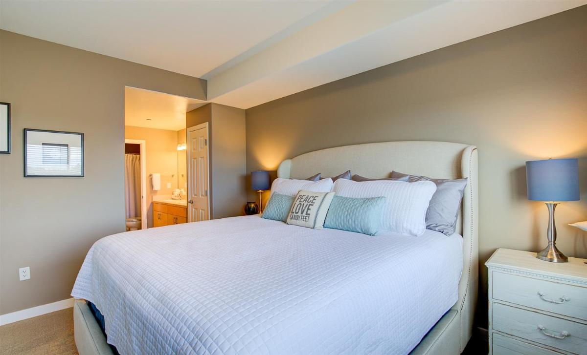 Siren`s Serenity Condo - Oyhut Bay Seaside Village - image 3