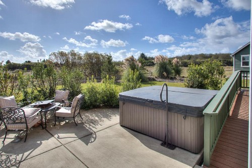Just Beachy - Oyhut Bay Seaside Village - image 4