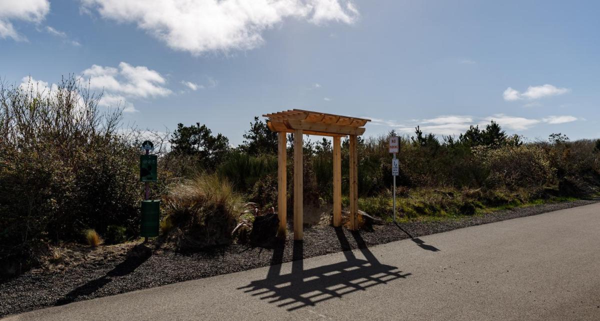Salty Paws - Oyhut Bay Seaside Village - image 6