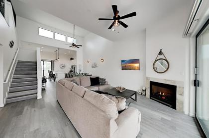 Beachfront Dream - 3 Private Units - Pacific Views apts