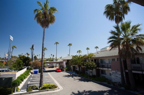 Days Inn by Wyndham Oceanside - image 29