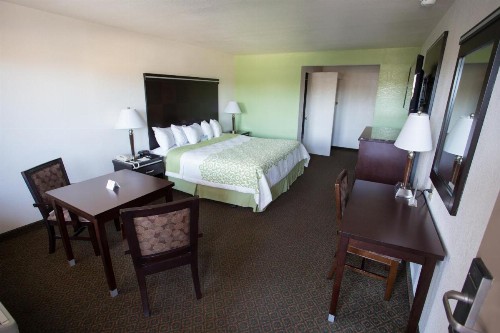 Days Inn by Wyndham Oceanside - image 35