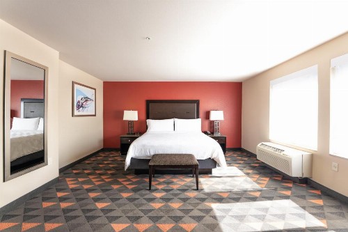 Holiday Inn Oceanside Marina Camp Pendleton an IHG Hotel - image 10