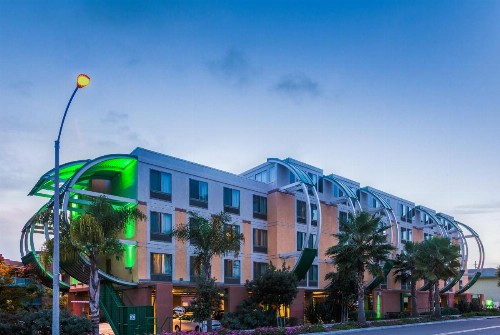 Holiday Inn Oceanside Marina Camp Pendleton an IHG Hotel - image 2