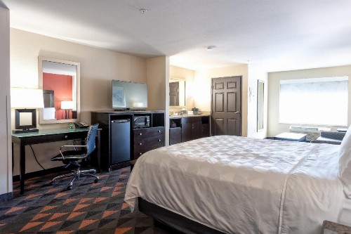 Holiday Inn Oceanside Marina Camp Pendleton an IHG Hotel - image 43