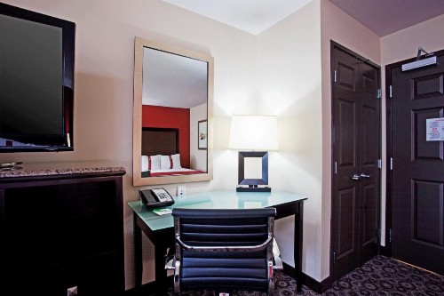 Holiday Inn Oceanside Marina Camp Pendleton an IHG Hotel - image 9