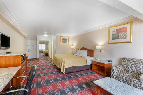 Quality Inn & Suites Oceanside Near Camp Pendleton - image 10