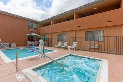 Quality Inn & Suites Oceanside Near Camp Pendleton - image 14