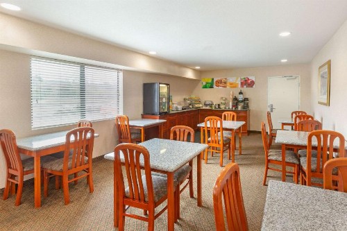 Quality Inn & Suites Oceanside Near Camp Pendleton - image 15