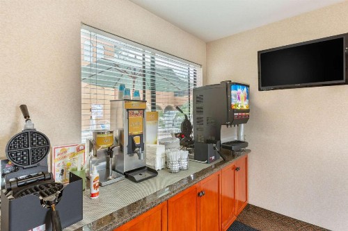 Quality Inn & Suites Oceanside Near Camp Pendleton - image 21
