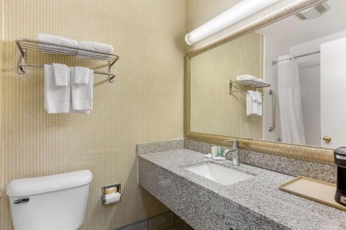 Quality Inn & Suites Oceanside Near Camp Pendleton - image 35