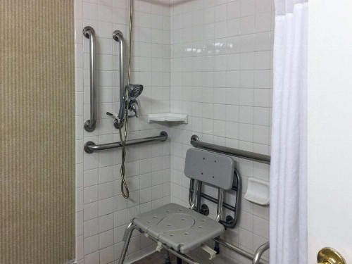 Quality Inn & Suites Oceanside Near Camp Pendleton - image 47