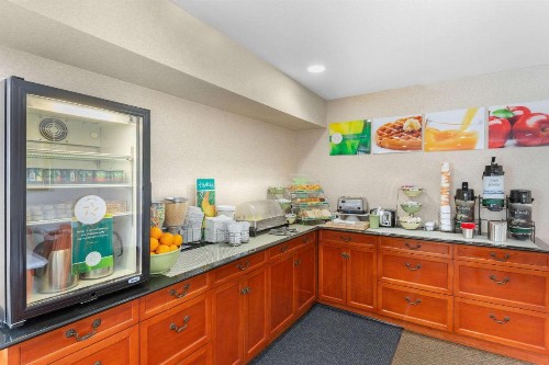 Quality Inn & Suites Oceanside Near Camp Pendleton - image 7