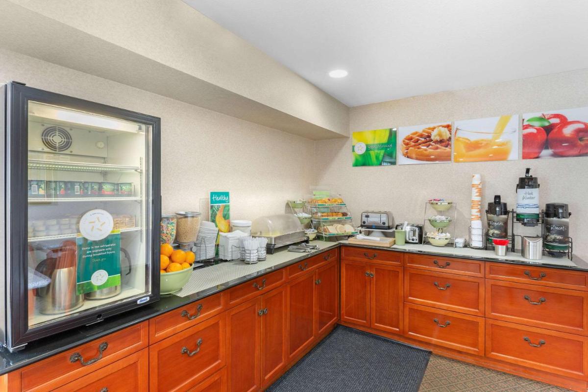 Quality Inn & Suites Oceanside Near Camp Pendleton - image 7
