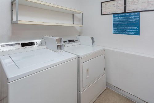 Travelodge by Wyndham Oceanside - image 9