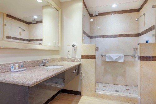 Comfort Suites Oceanside Camp Pendleton Area - image 38
