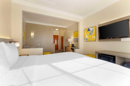 Comfort Suites Oceanside Camp Pendleton Area - image 40