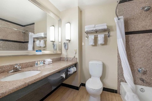 Comfort Suites Oceanside Camp Pendleton Area - image 45