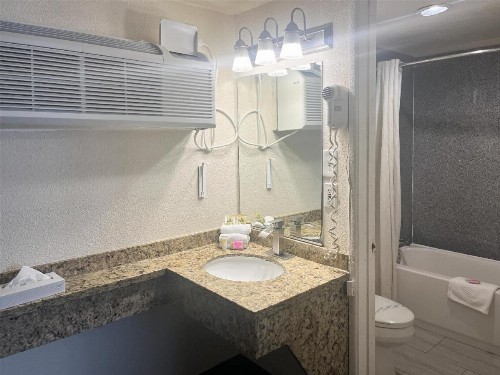 Rodeway Inn Oceanside Marina - image 20