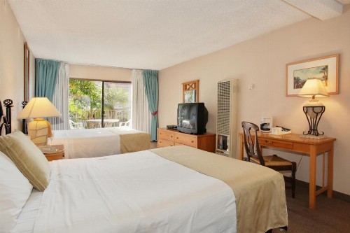 Oceanside Marina Suites - A Waterfront Hotel - image 15