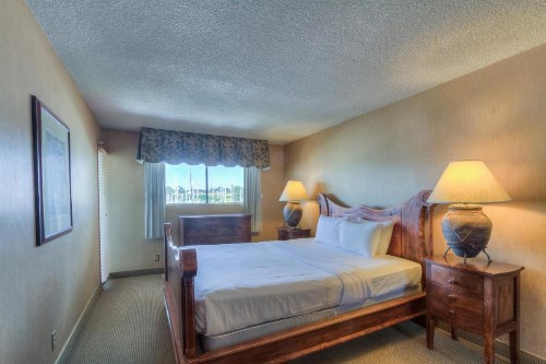 Oceanside Marina Suites - A Waterfront Hotel - image 28