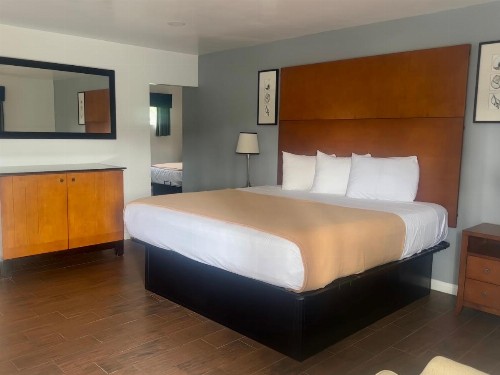 Oceanside Inn and Suites - image 6