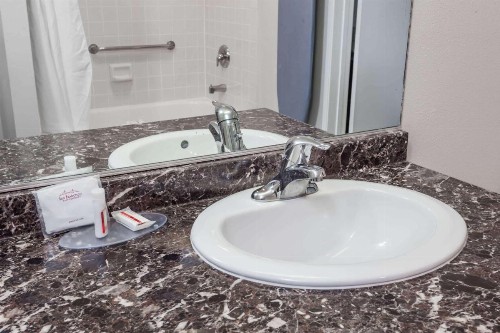 Ramada by Wyndham Oceanside - image 12