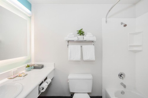 La Quinta Inn by Wyndham San Diego Oceanside - image 20
