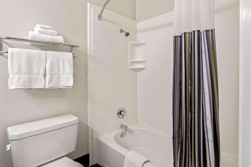 La Quinta Inn by Wyndham San Diego Oceanside - image 8