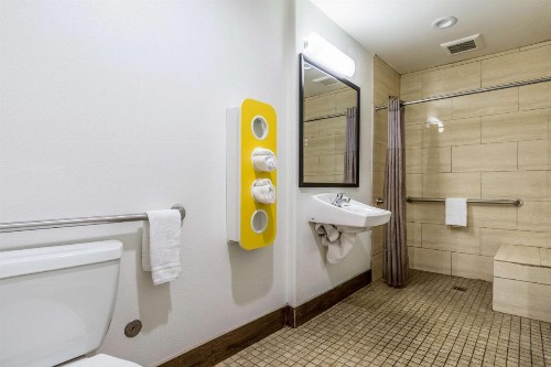 Motel 6-Oceanside CA Marina - image 50