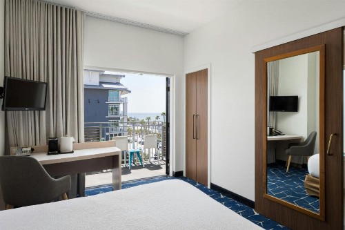 SpringHill Suites by Marriott San Diego Oceanside/Downtown - image 9